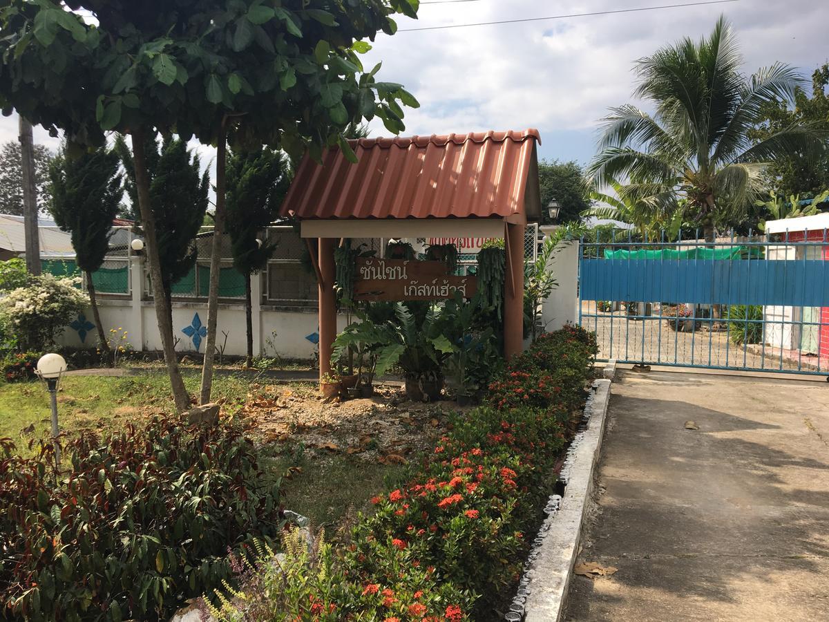 Sunshine Guesthouse Mae Sot Exteriér fotografie